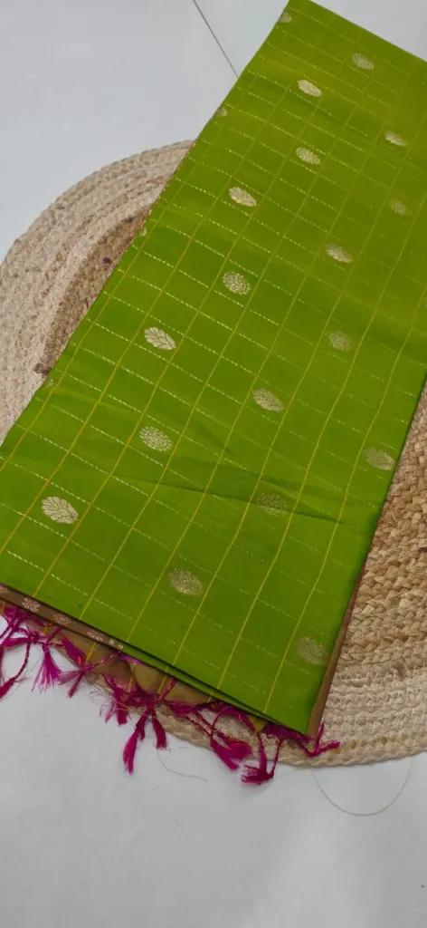 [psc] Pure Silk saree checks (Parrot Green)