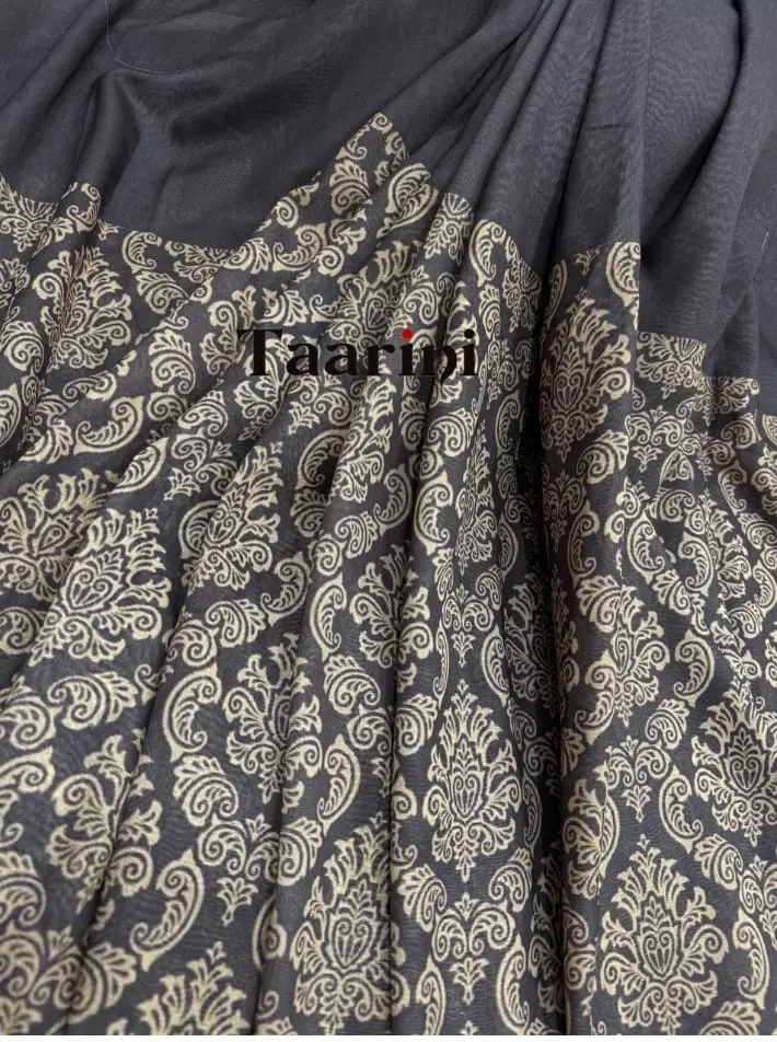 Maroon brown half border