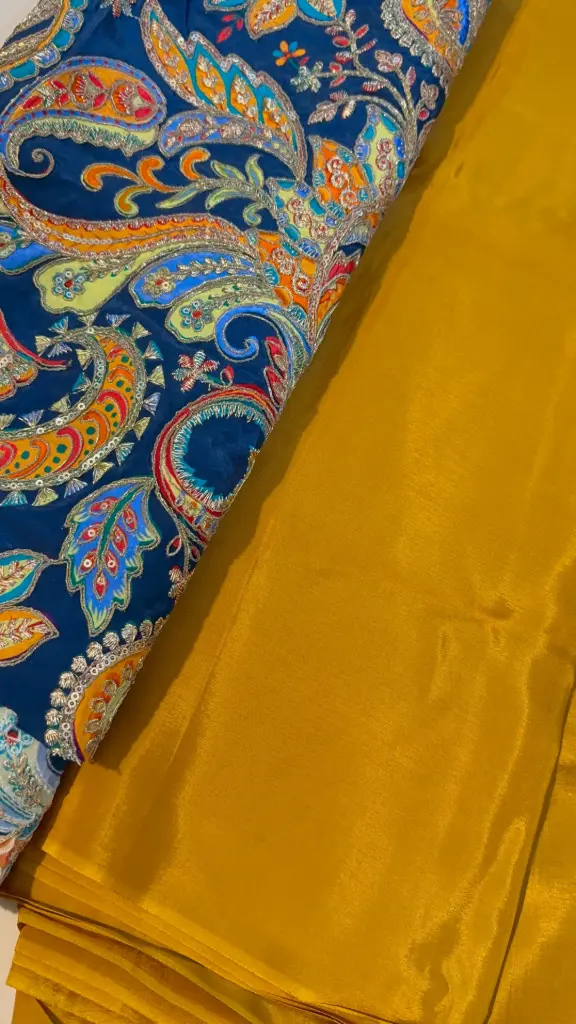 Crepe saree and blouse combo