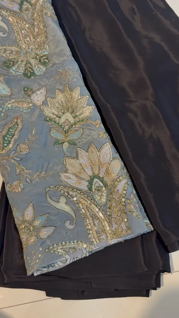 Crepe saree and blouse combo