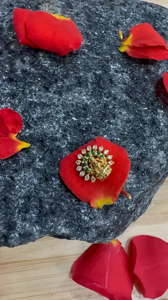 916 Lakshmi Nose Pin