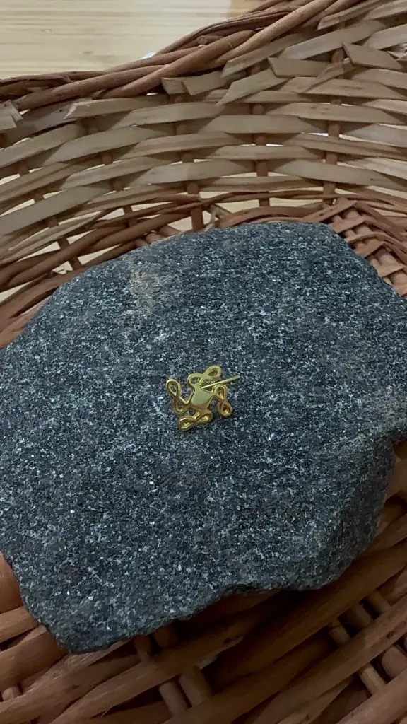 Rangoli Nosepin (8 dots)