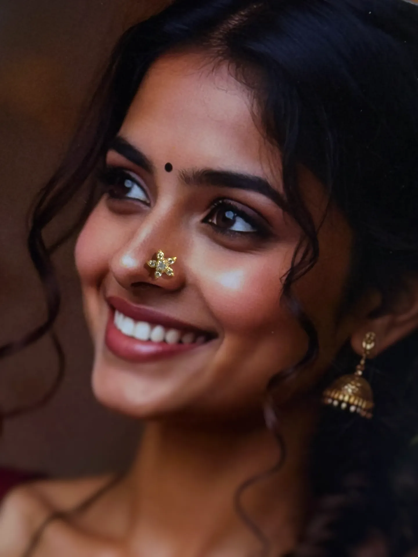 Small flower Nosepin (9 carat gold)