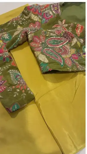 Crepe saree and blouse combo